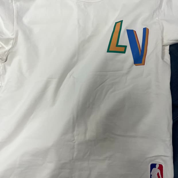 루이비통 NBA 콜라보 티셔츠 화이트 한정판
