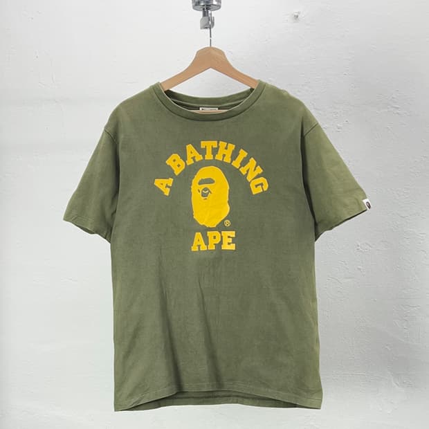 베이프 카키 컬리지 빅 사루 티셔츠