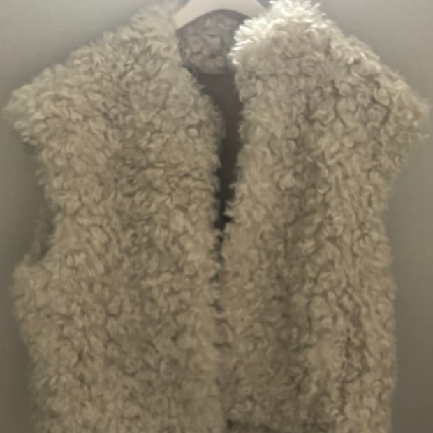 유메르 푸시아 퍼 베스트 팝니다