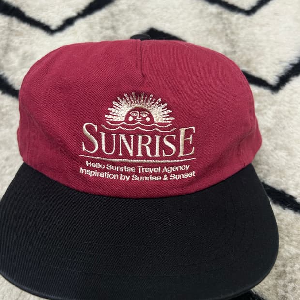 헬로선라이즈 워시드 캡/블랙레드