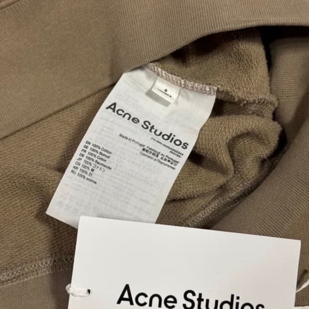 아크네 스튜디오 맨투맨