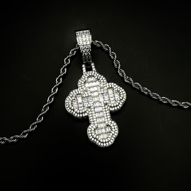 pcr053 Fat the cross necklace