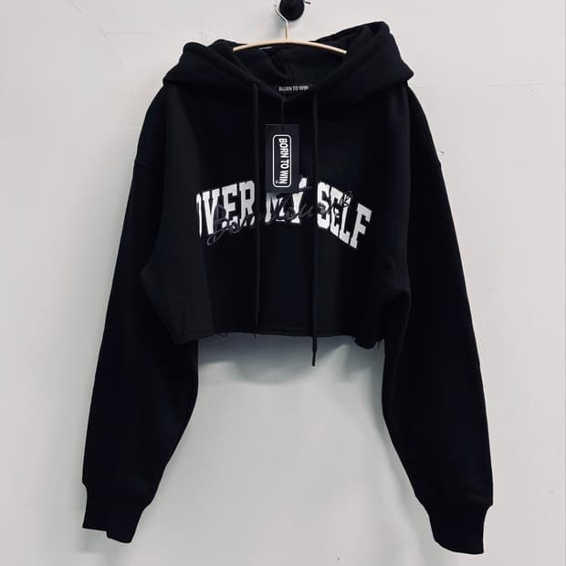(새 상품) BORN TO WIN 본투윈 크롭 후드티 블랙