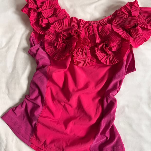 Pleats flower off-shoulder top 