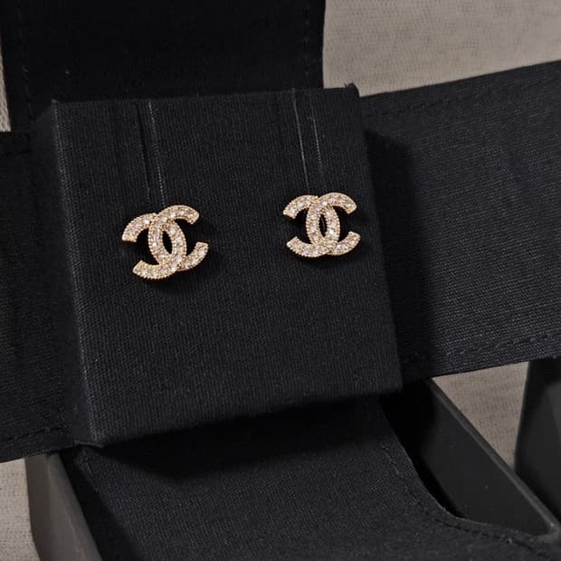 샤넬 귀걸이 미니크리스탈 골드,실버업사이클링 귀걸이