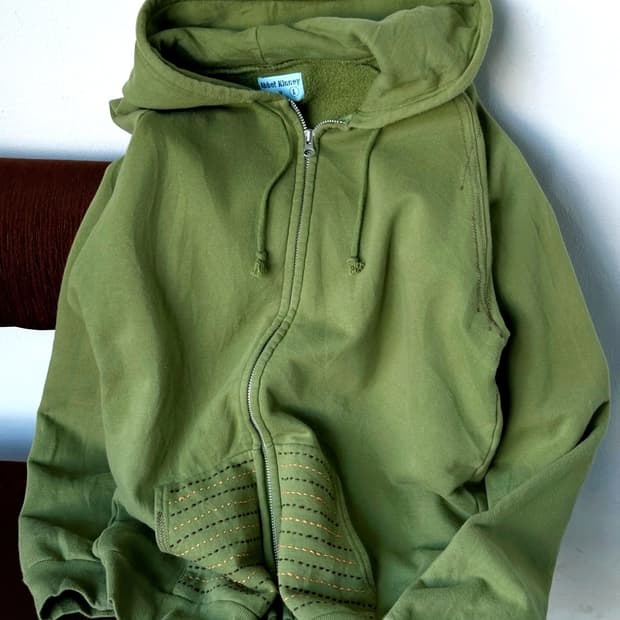 Stitch design sweat hood zip parka