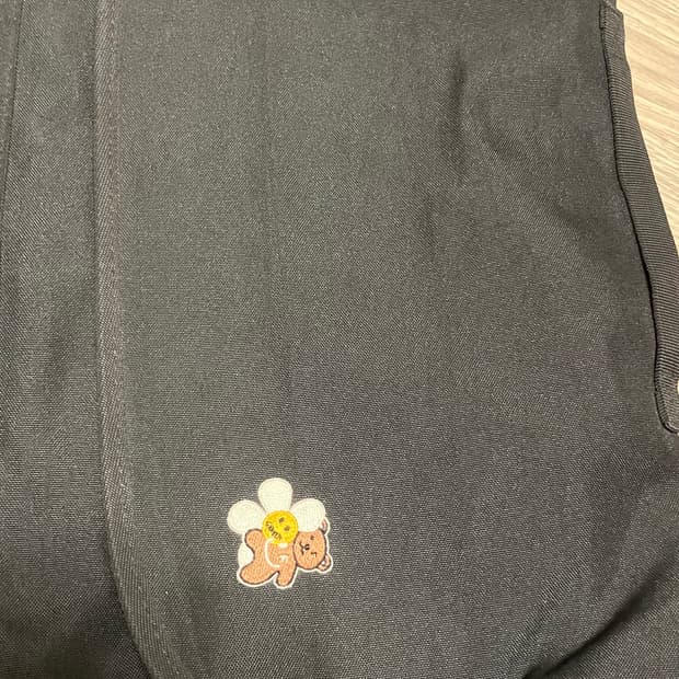 그레이버 플라워 베어 스마일 자수 크로스 메신저백