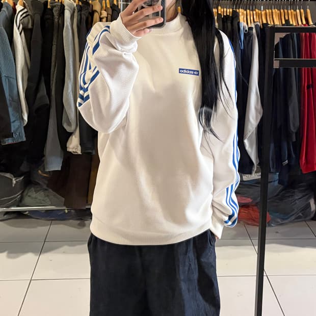 아디다스 화이트 블루 텐노지 크루 스웻셔츠
