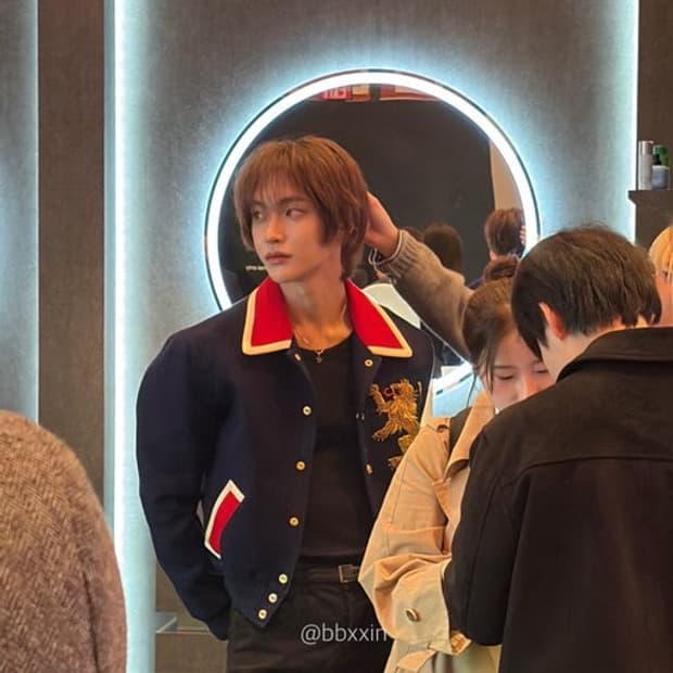 [라이즈 원빈님 착용] 셀린느 25ss 라이언 로얄 테디 자켓