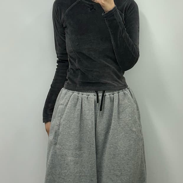 레스트앤레크레이션 벨벳 롱 슬리브 탑