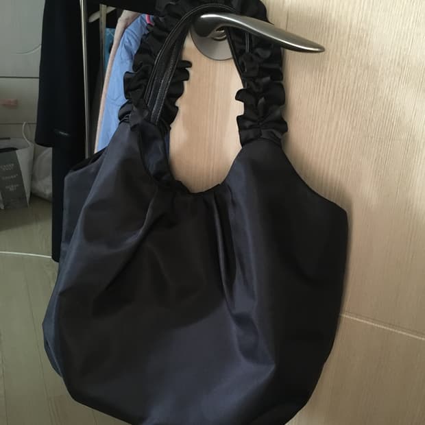 일본빈티지 프릴 레이스 블랙 가방 만두백 구름백 꼼데 cos 유니클로 