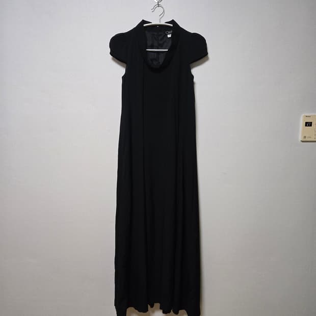 오브제 블랙 퍼프 원피스 