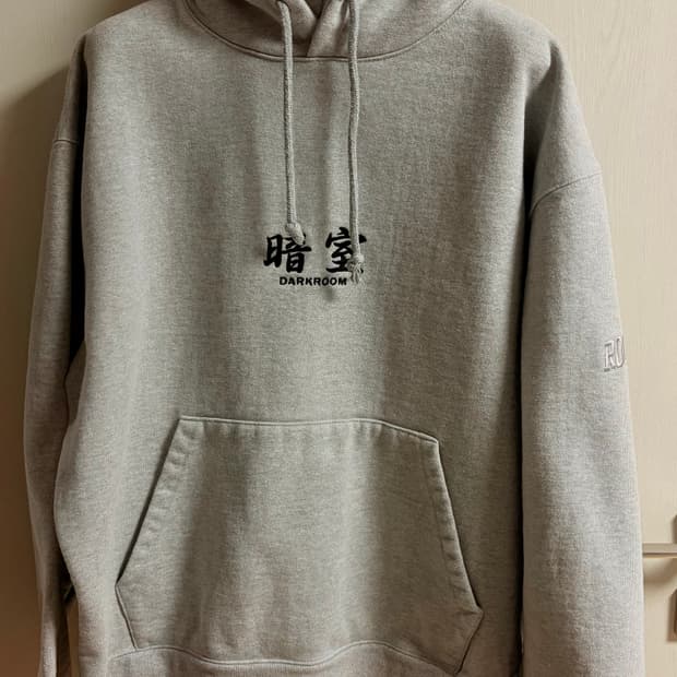 다크룸 스튜디오 후드티 그레이