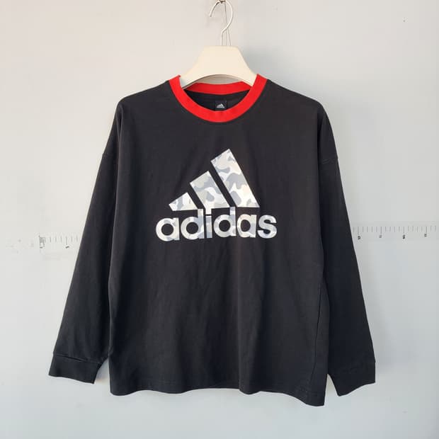아디다스 아동 블랙 긴팔 티셔츠
