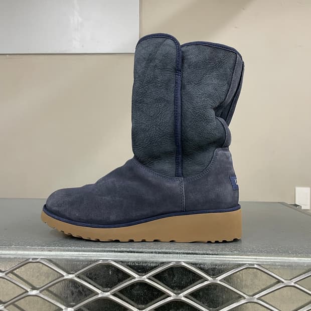 어그 에이미 스웨이드 부츠 250