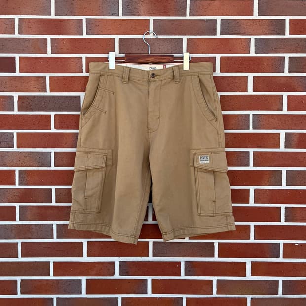 Levi's 베이지 카고 버뮤다 팬츠 