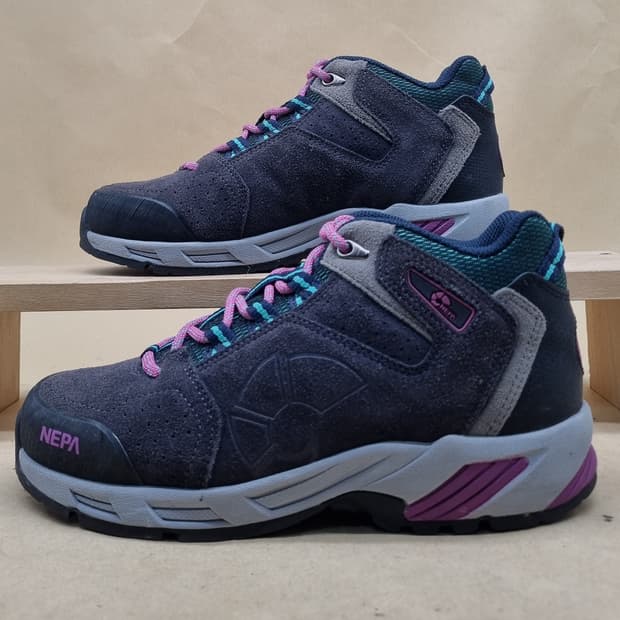네파 여성등산화230