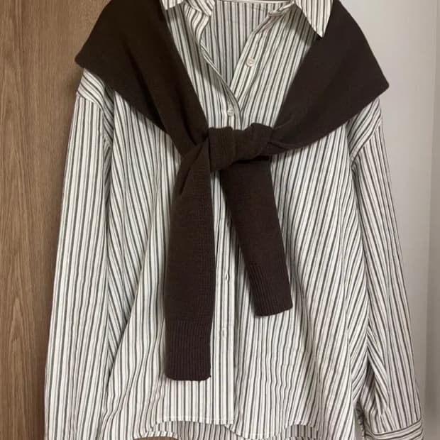 (새상품) Inouf 매장 구매 이너프 tag 셔츠+ 브라운 숄 세트