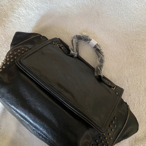 소가죽스터드백