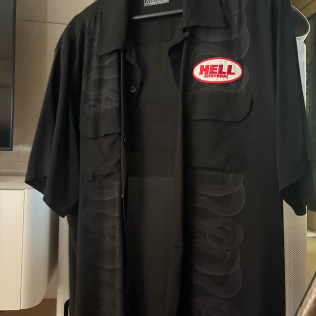 히스테릭 글래머 뱀 패턴 자수 셔츠 블랙