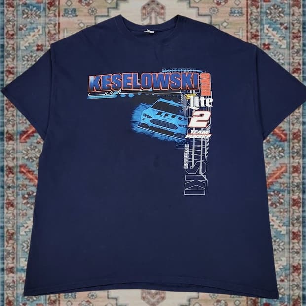 NASCAR Brad Keselowski #2 ๋ ์ด์ฑ ๊ทธ๋ํฝ ํฐ์
์ธ