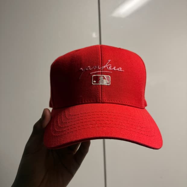 MLB 베이직 뉴욕 양키스 볼캡 모자입니다. 