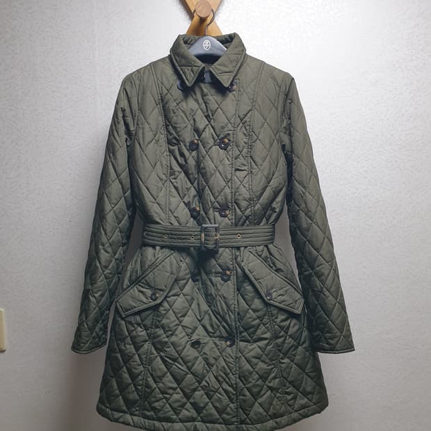 [uk12/66] 바버 벨트 롱퀼팅 카키