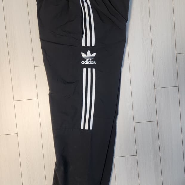 아디다스 우븐 트레이닝 조거 팬츠 사이즈xl

사용감 있지만 오염 하자는