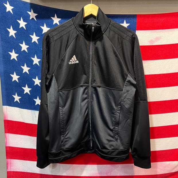 아디다스 블랙 트랙탑