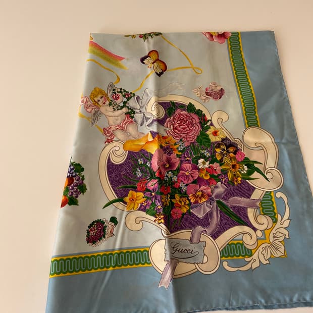 구찌 실크 스카프