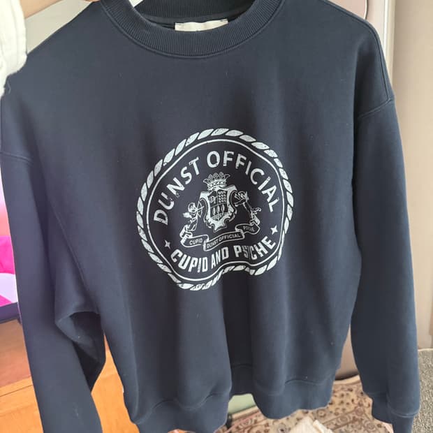 던스트 여성 맨투맨입니다.