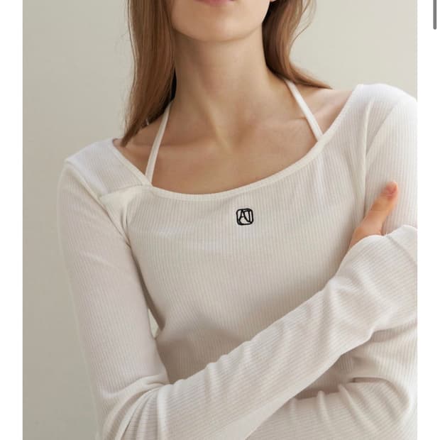 아티드 언밸런스 스트랩 티셔츠 white