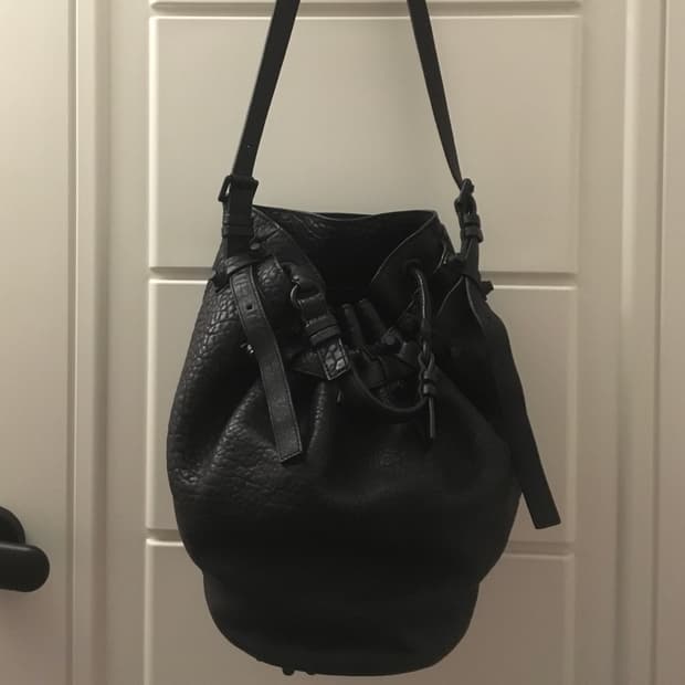 알렉산더왕 디에고 버킷백(스터드 블랙)