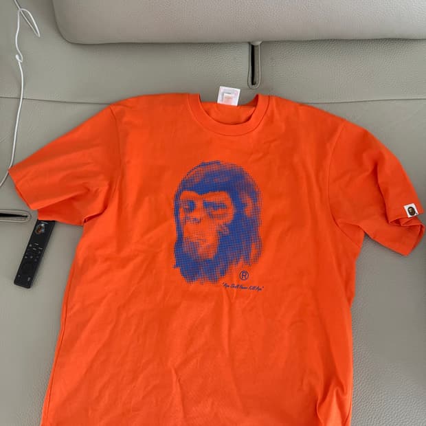 베이프 반팔 m사이즈 오렌지색상 판매합니다