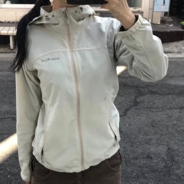 몽벨 아이보리 바람막이