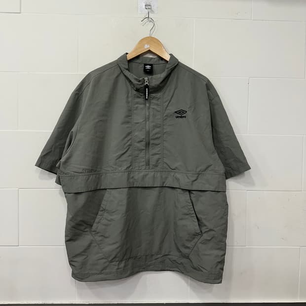 엄브로 반팔 바람막이