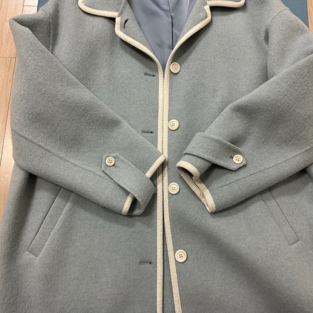 타낫 하늘색 코트