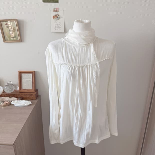 모리걸 화이트 폴라티