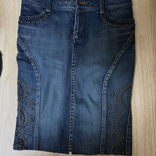 스터드 데님 미디 스커트