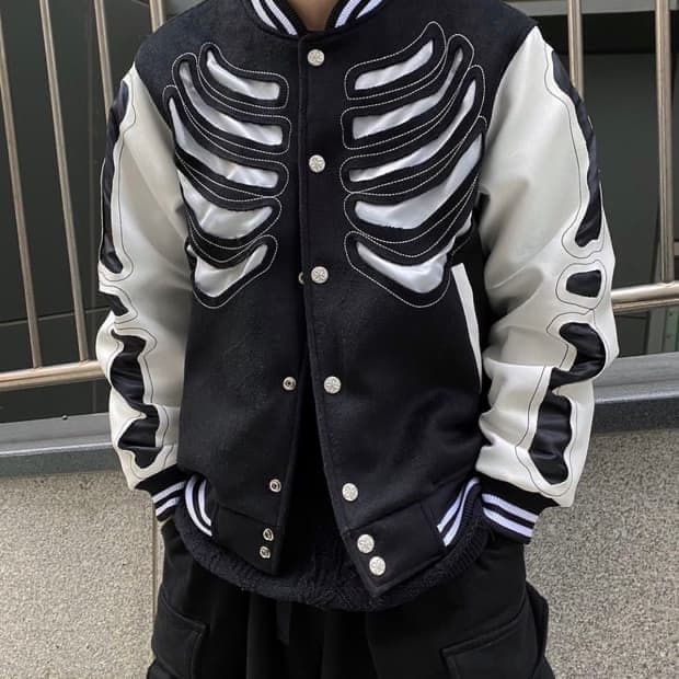 써저리(Surgery)의 본 커팅 바시티 재킷