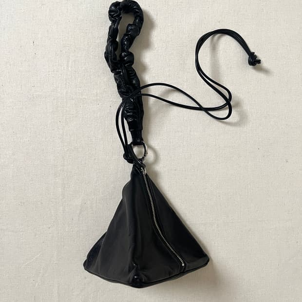 요지야마모토 피라미드 미니백 yohji yamamoto 핸드백