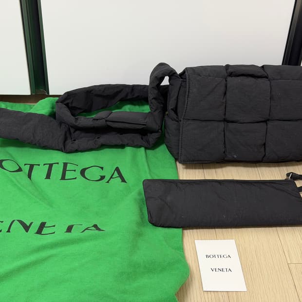 보테가베네타 패딩 테크 카세트백