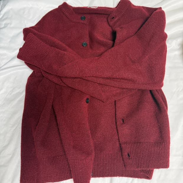 버건디 가디건