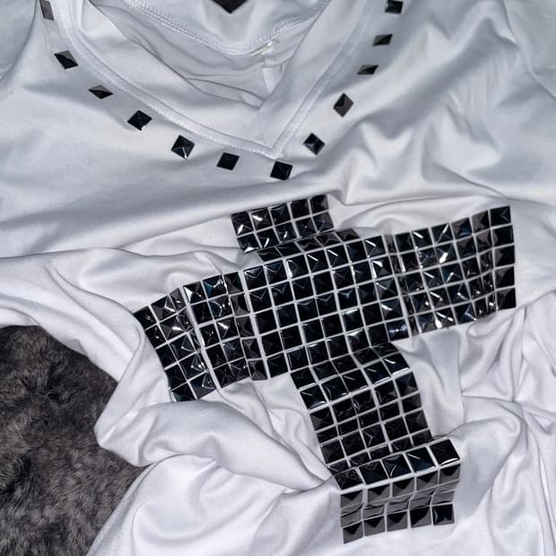 Vintage y2k stud t-shirt wh