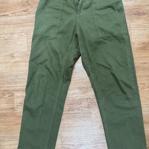 그라미치 루즈테이퍼드 릿지팬츠 올리브 M사이즈 판매합니다