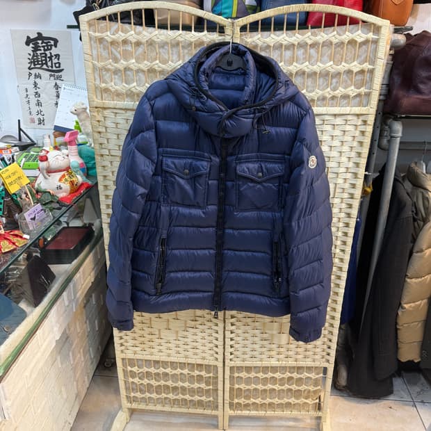 4/105 정품 몽클레어 에드워드 패딩 팝니다
