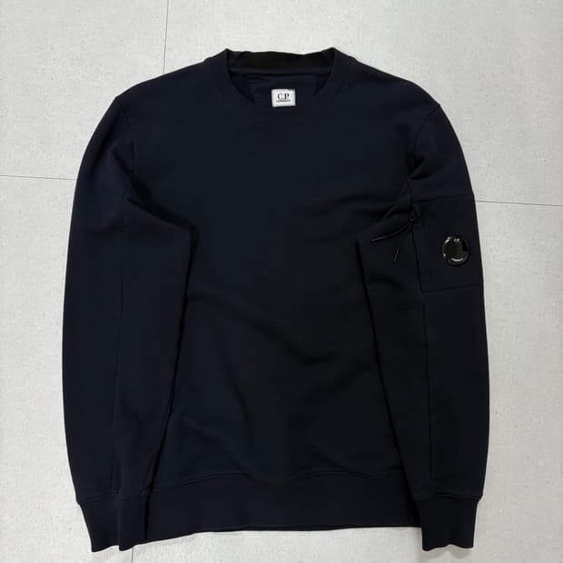 cp컴퍼니 네이비 맨투맨