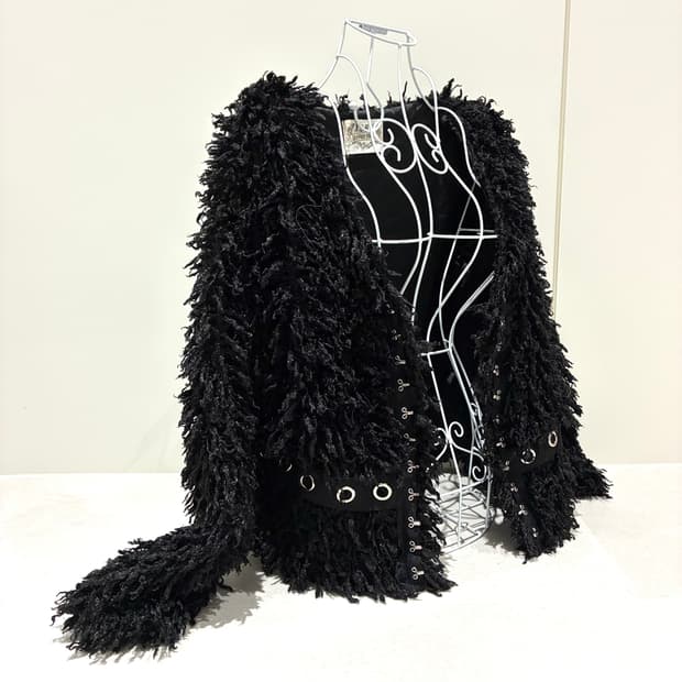 아일렛 블랙퍼 가디건