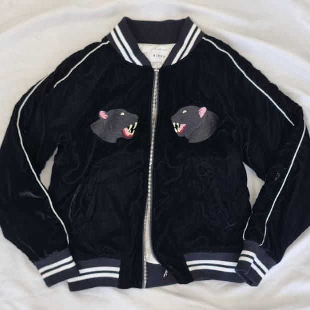 KIRSH(키르시) 벨벳 팬서 자수 스카잔 점퍼