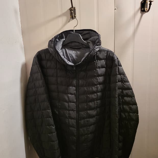유니클로 경량 후드패딩